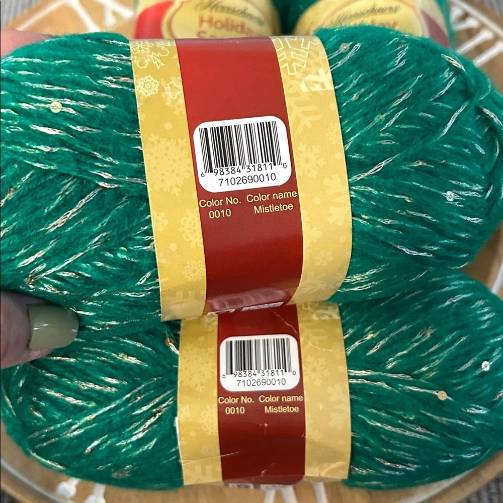 Herrschners yarn x4 skeins holiday sequins mistletoe green acrylic poly blend